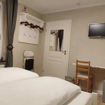 Nordseezimmer Koje - Wlan, Parkplatz, Eigenes Bad, Fahrradschuppen, Rollladen Otterndorf Esterno foto