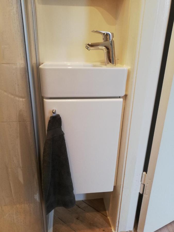 Homestay Nordseezimmer Koje - Wlan, Parkplatz, Eigenes Bad, Fahrradschuppen, Rollladen Otterndorf
