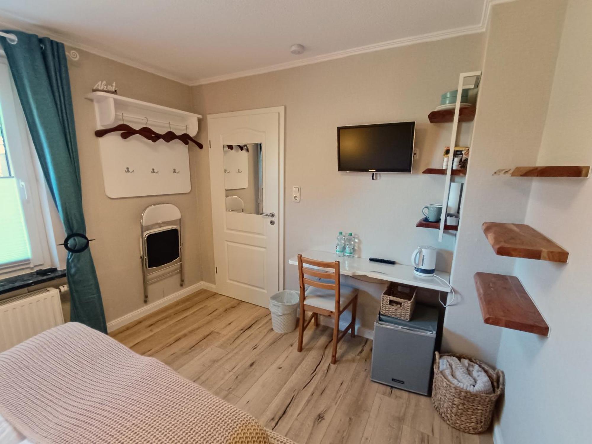Séjour chez l'habitant Nordseezimmer Koje - Wlan, Parkplatz, Eigenes Bad, Fahrradschuppen, Rollladen *